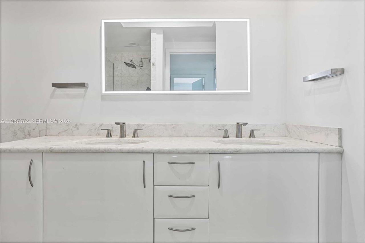 1331 Brickell Bay Dr , Unit 1606, Miami, FL 33131 Photo