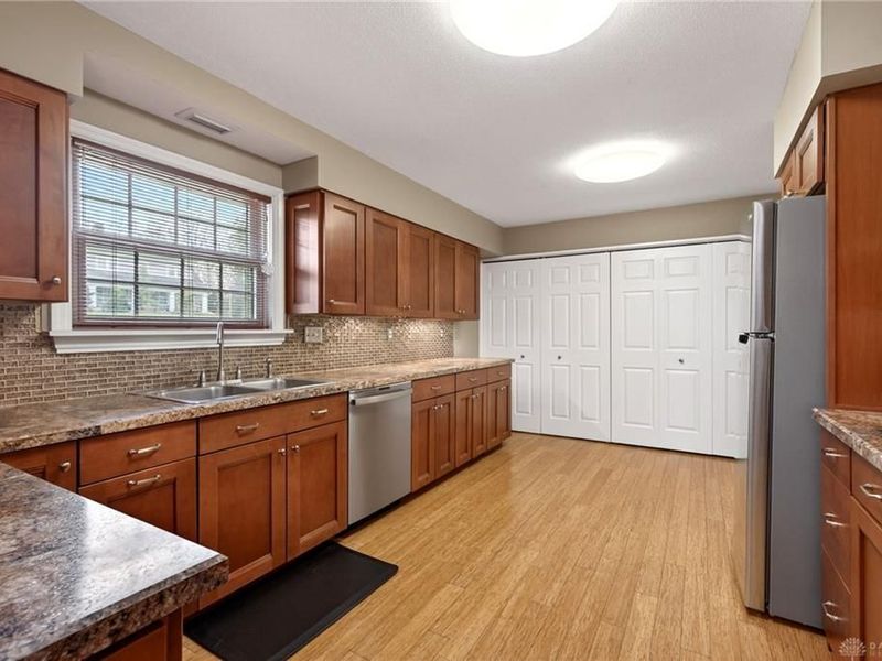 5590 Folkestone Drive, Washington Township, OH 45459 Photo 10