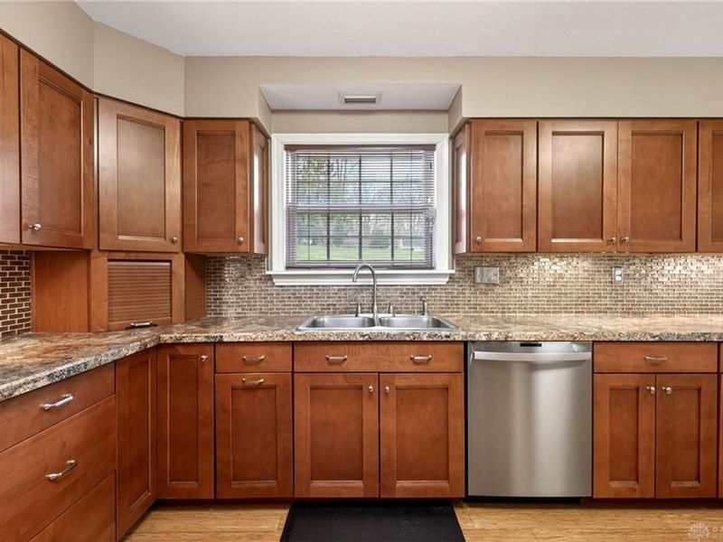 5590 Folkestone Drive, Washington Township, OH 45459 Photo 8