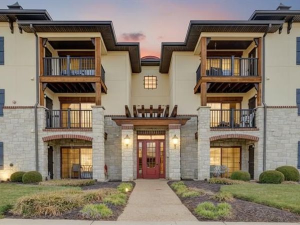 633 Bordeaux Way, St Peters, MO 63376