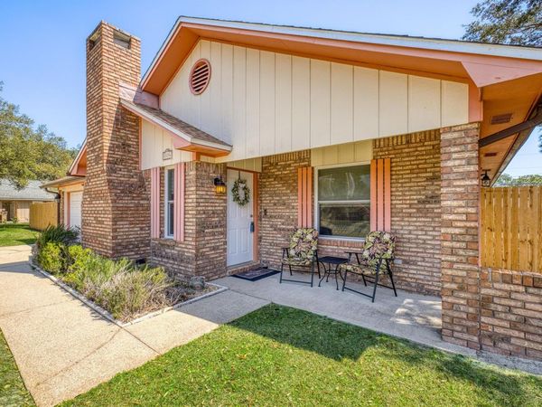 2176 Calle De Cantabria , Navarre, FL 32566