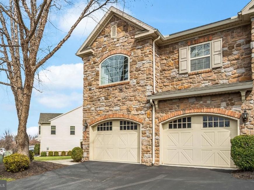 463 Nursery Drive N, Mechanicsburg, PA 17055 Main Photo