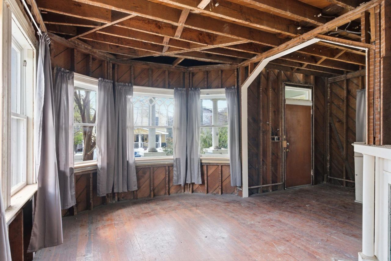 1130 King Street Photo 13