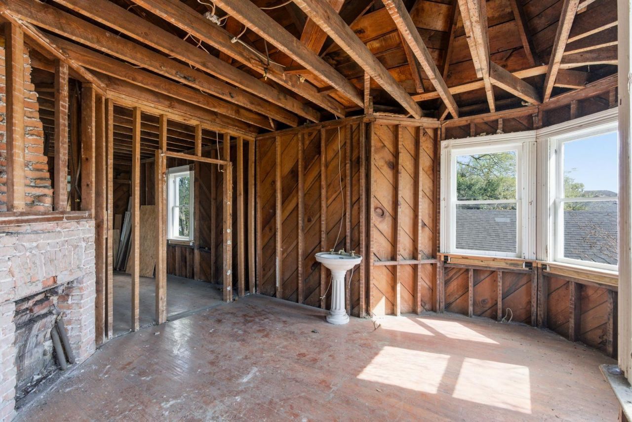 1130 King Street Photo 17