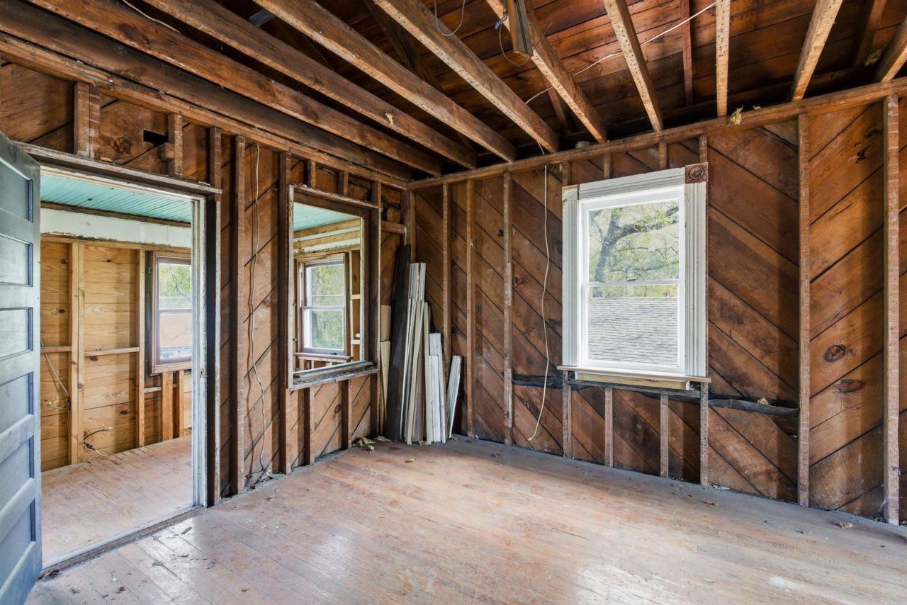 1130 King Street Photo 19