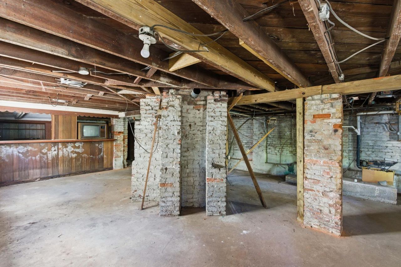 1130 King Street Photo 24