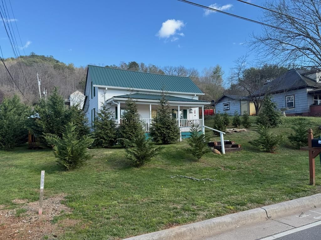 215 Bristol Ave, Murphy, NC 28906 Main Photo