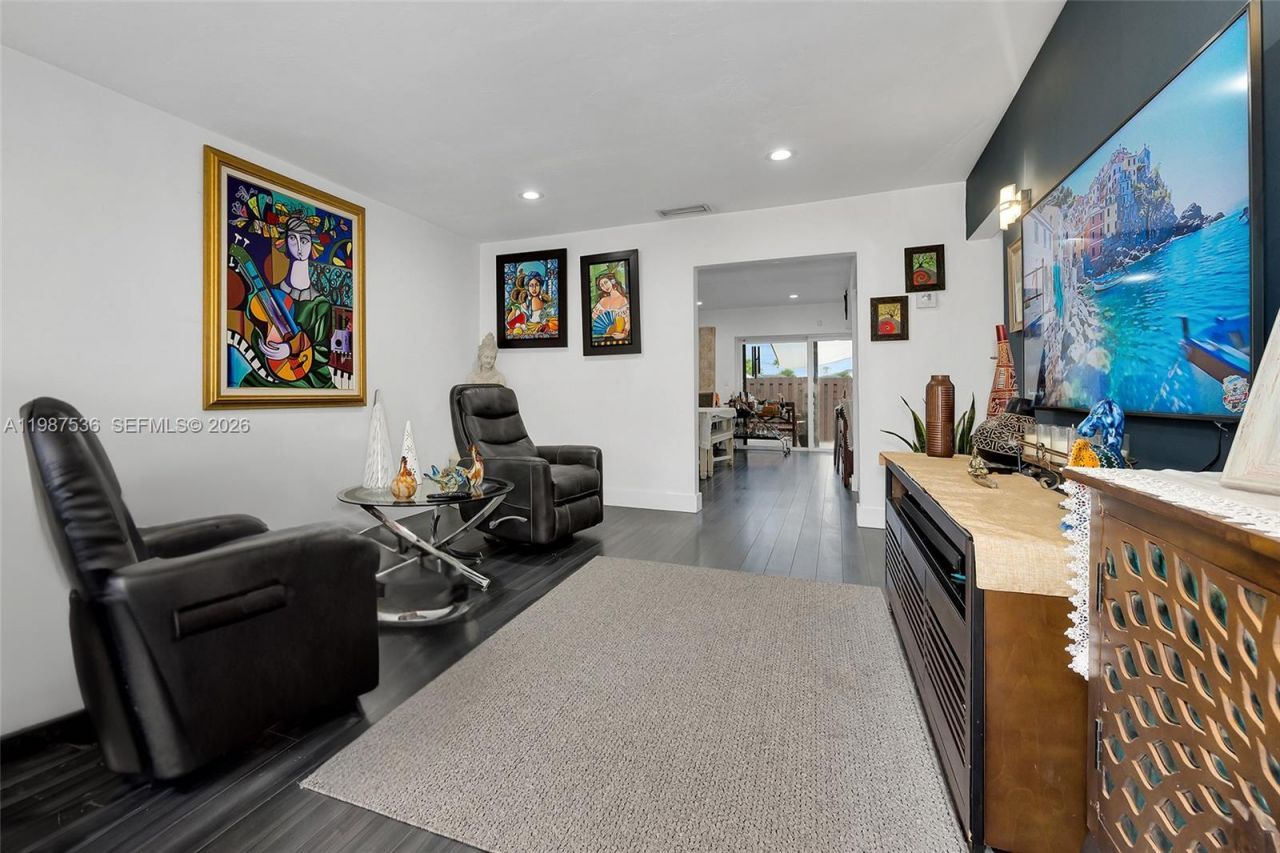 12324 SW 111th S Canal St Rd , Miami, FL 33186 Photo