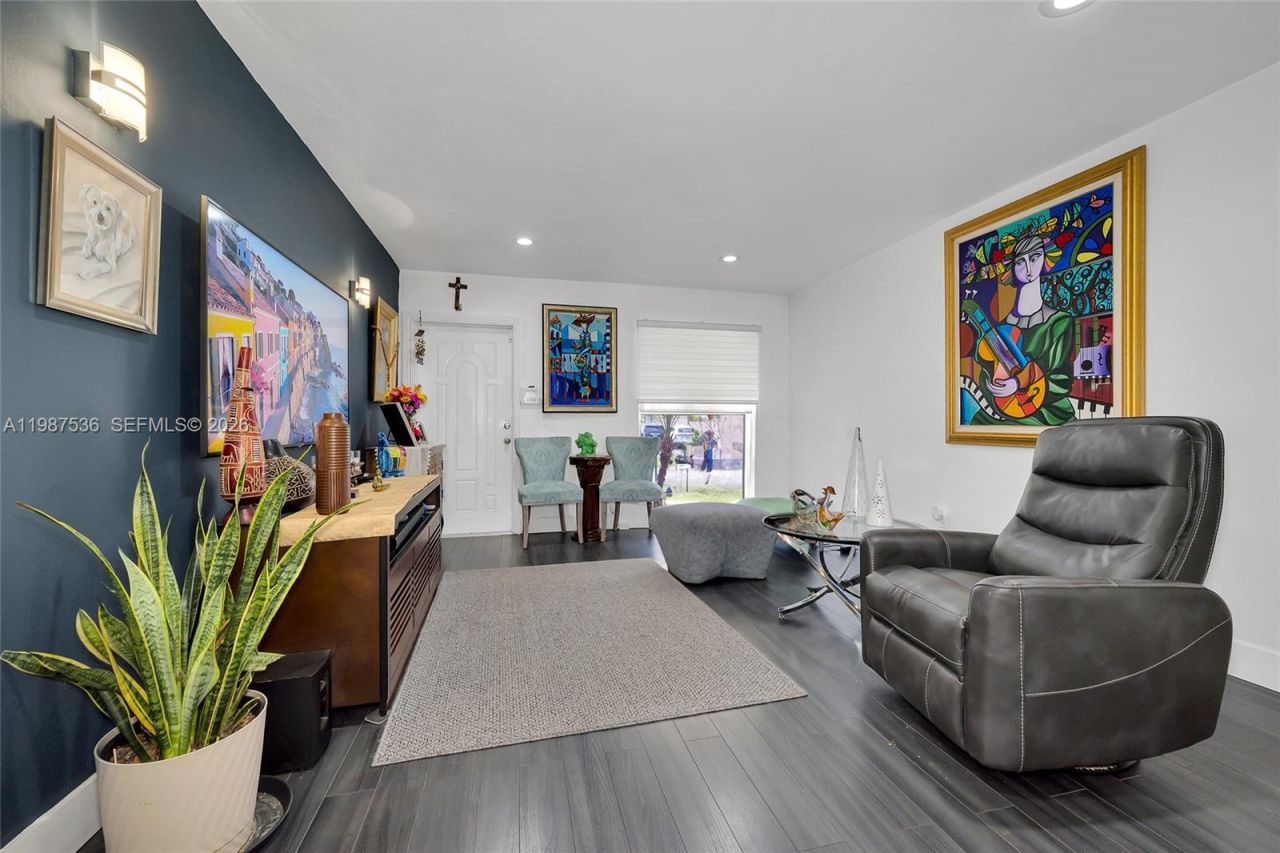 12324 SW 111th S Canal St Rd , Miami, FL 33186 Photo