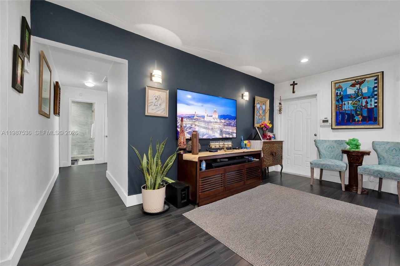 12324 SW 111th S Canal St Rd , Miami, FL 33186 Photo