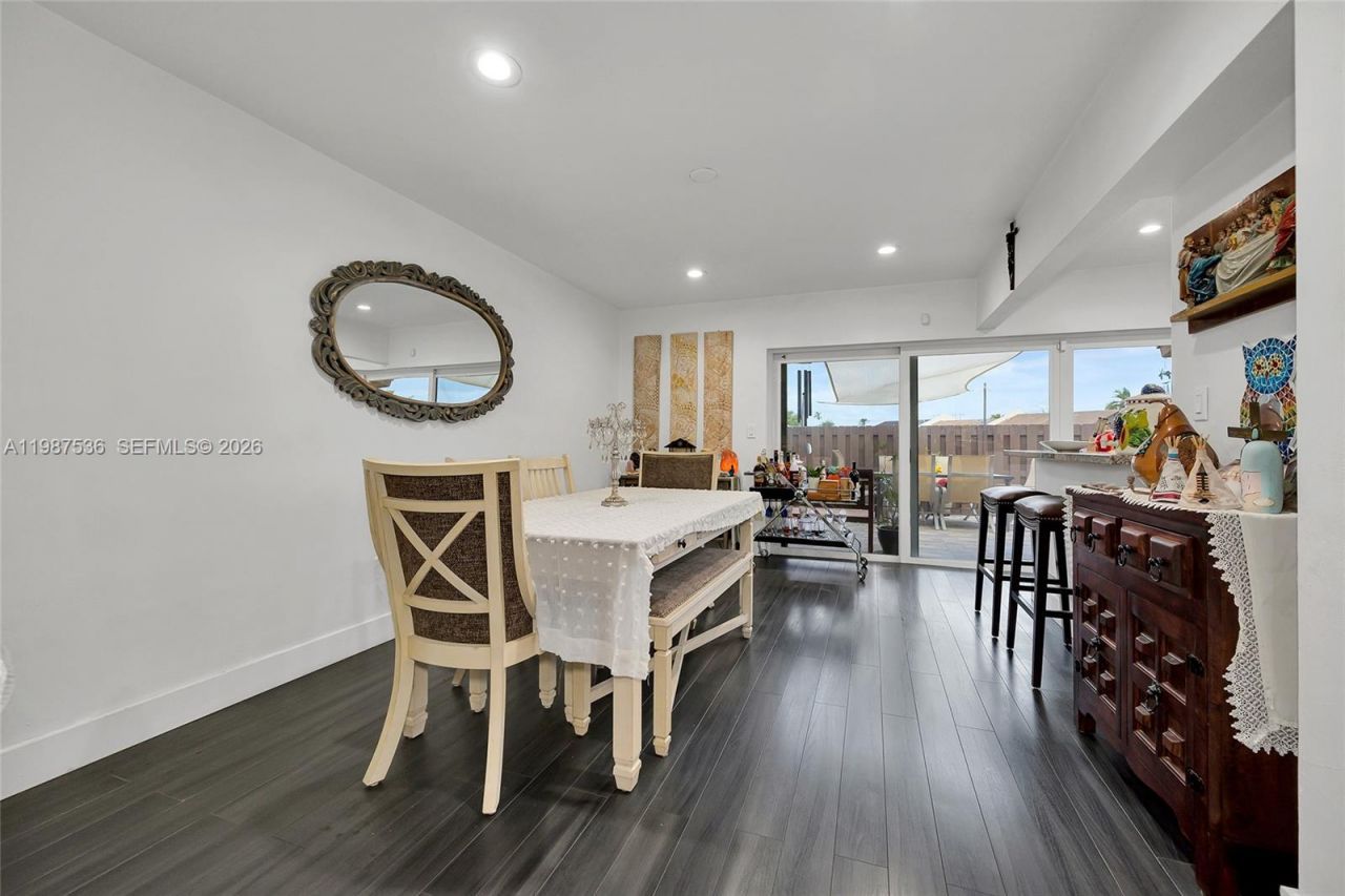 12324 SW 111th S Canal St Rd , Miami, FL 33186 Photo