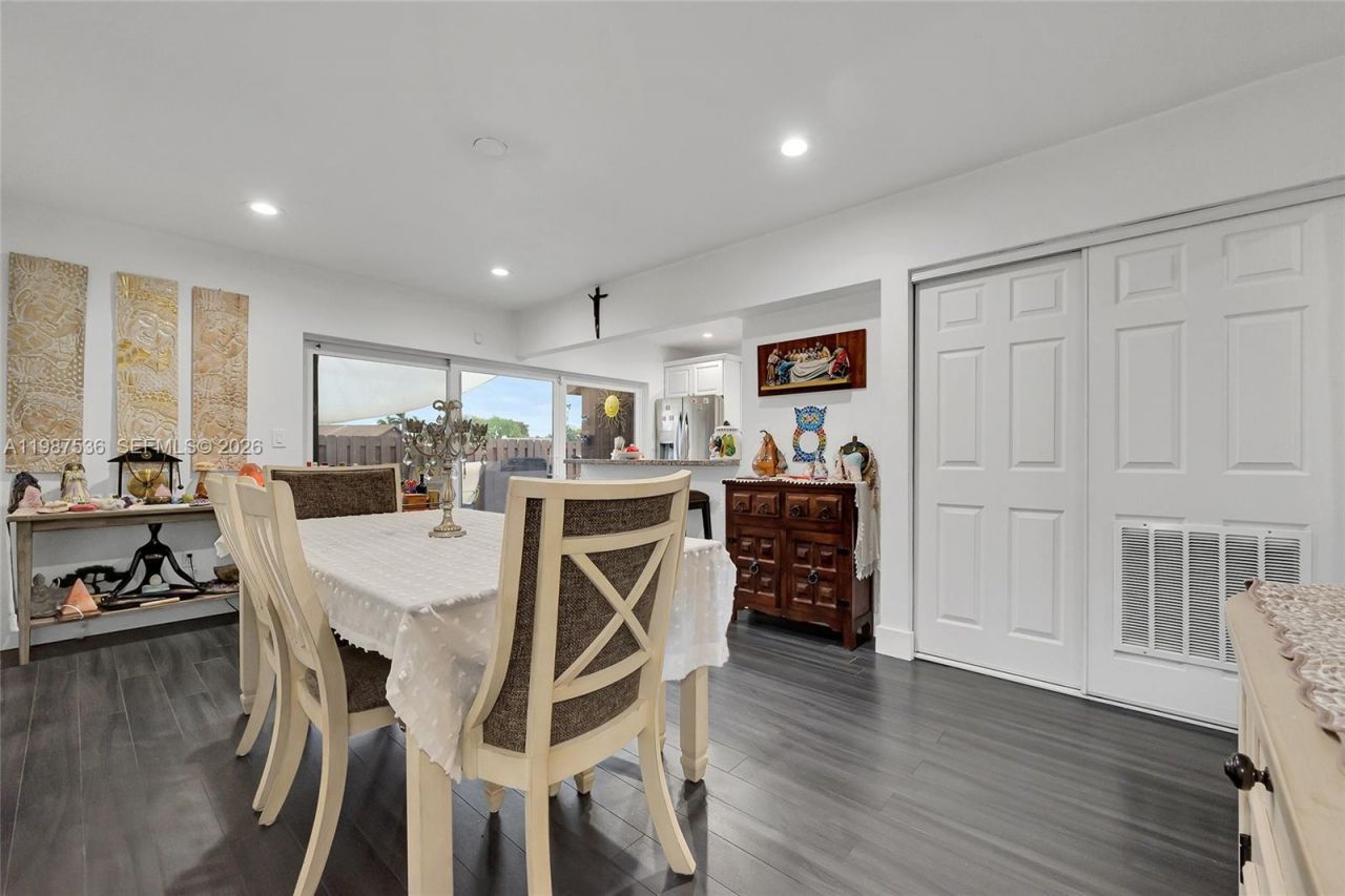 12324 SW 111th S Canal St Rd , Miami, FL 33186 Photo