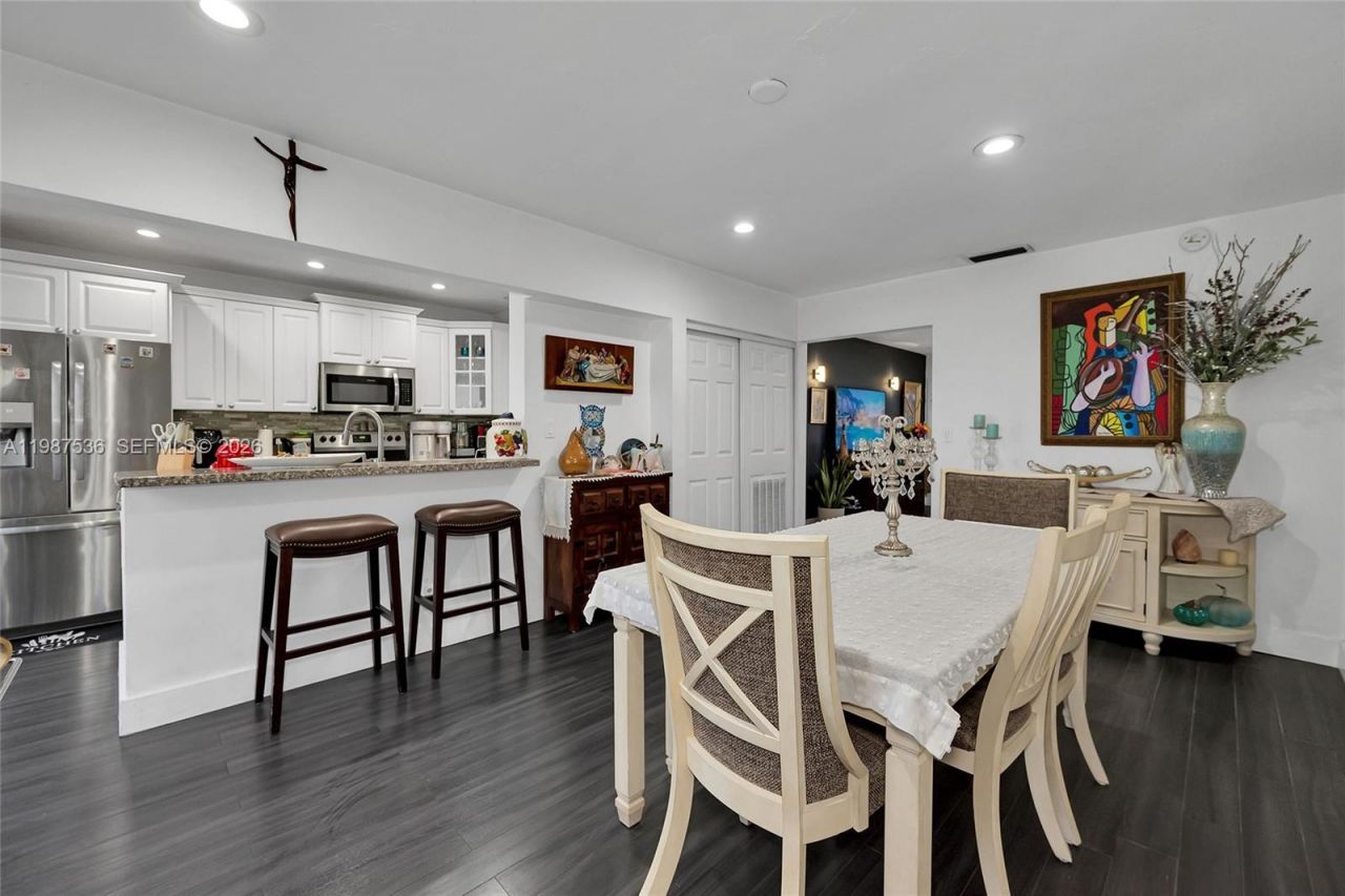 12324 SW 111th S Canal St Rd , Miami, FL 33186 Photo