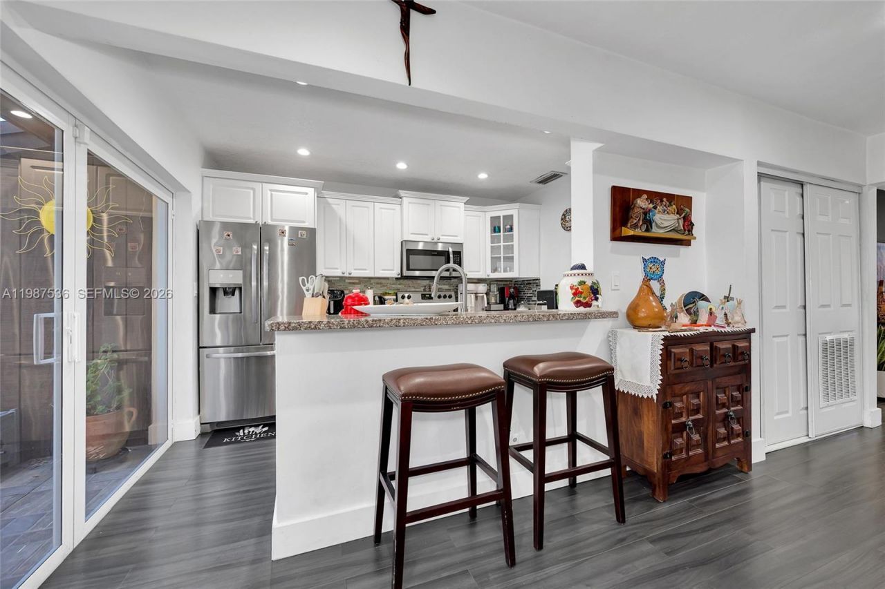 12324 SW 111th S Canal St Rd , Miami, FL 33186 Photo