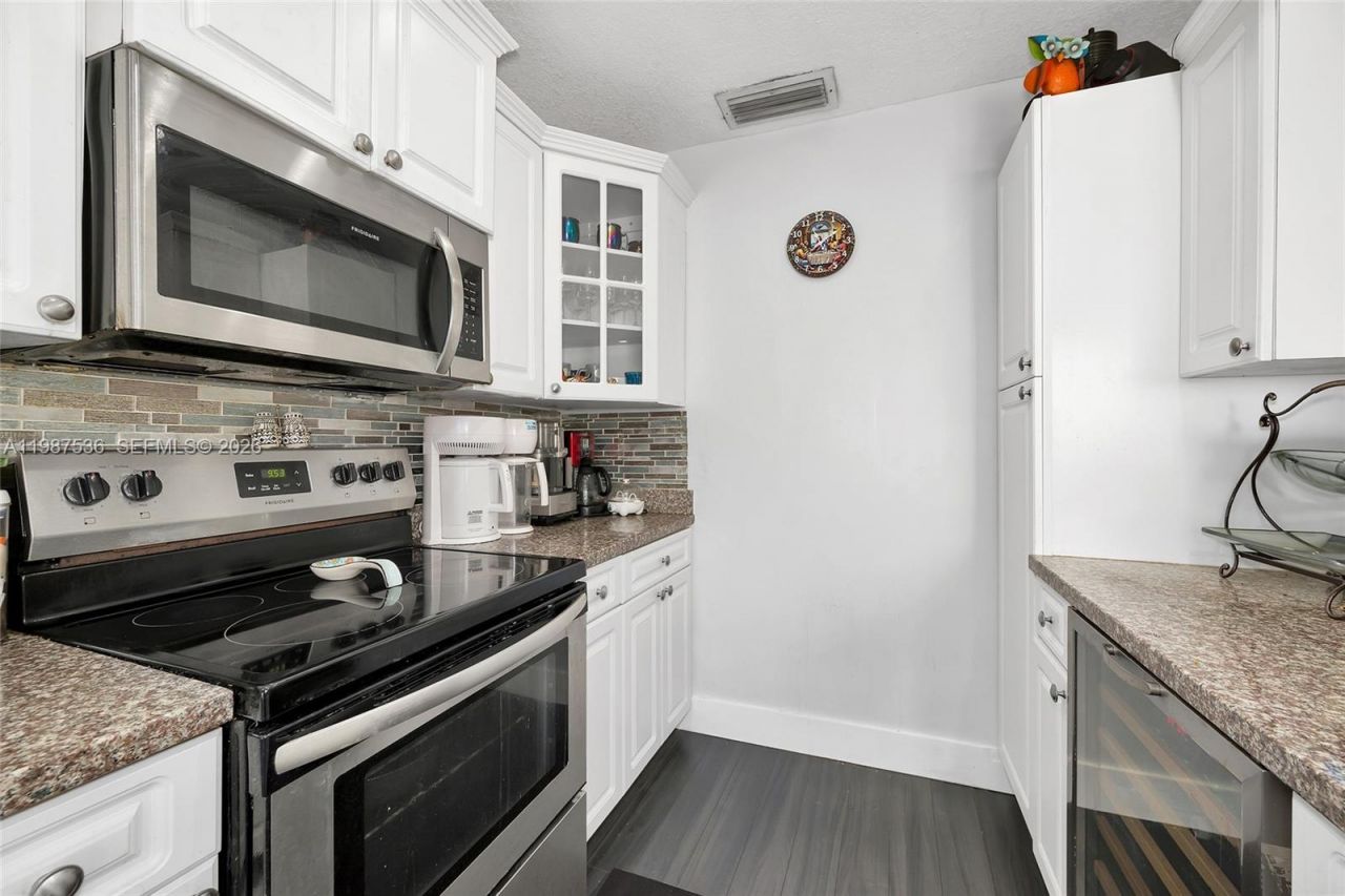 12324 SW 111th S Canal St Rd , Miami, FL 33186 Photo