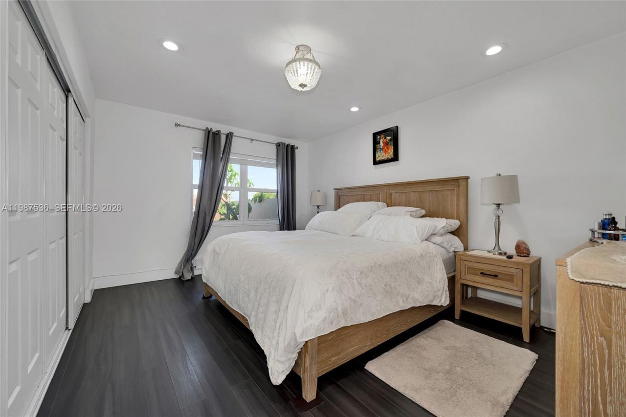 12324 SW 111th S Canal St Rd , Miami, FL 33186 Photo