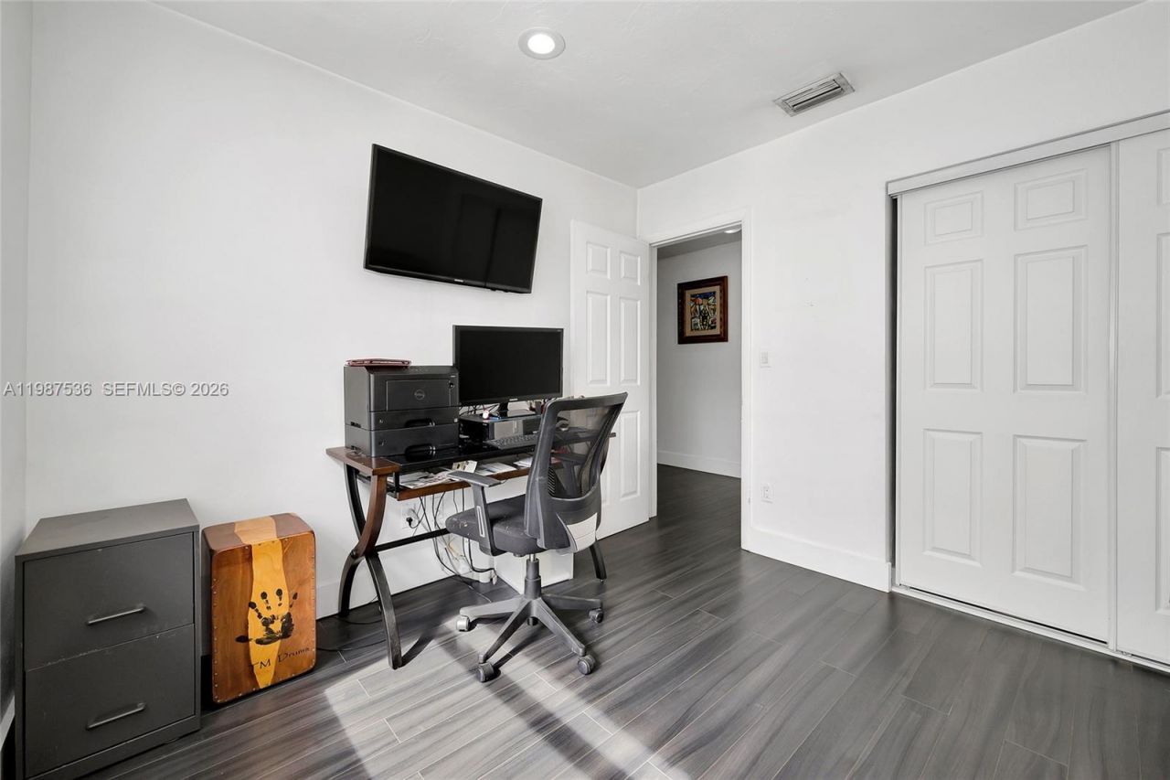 12324 SW 111th S Canal St Rd , Miami, FL 33186 Photo