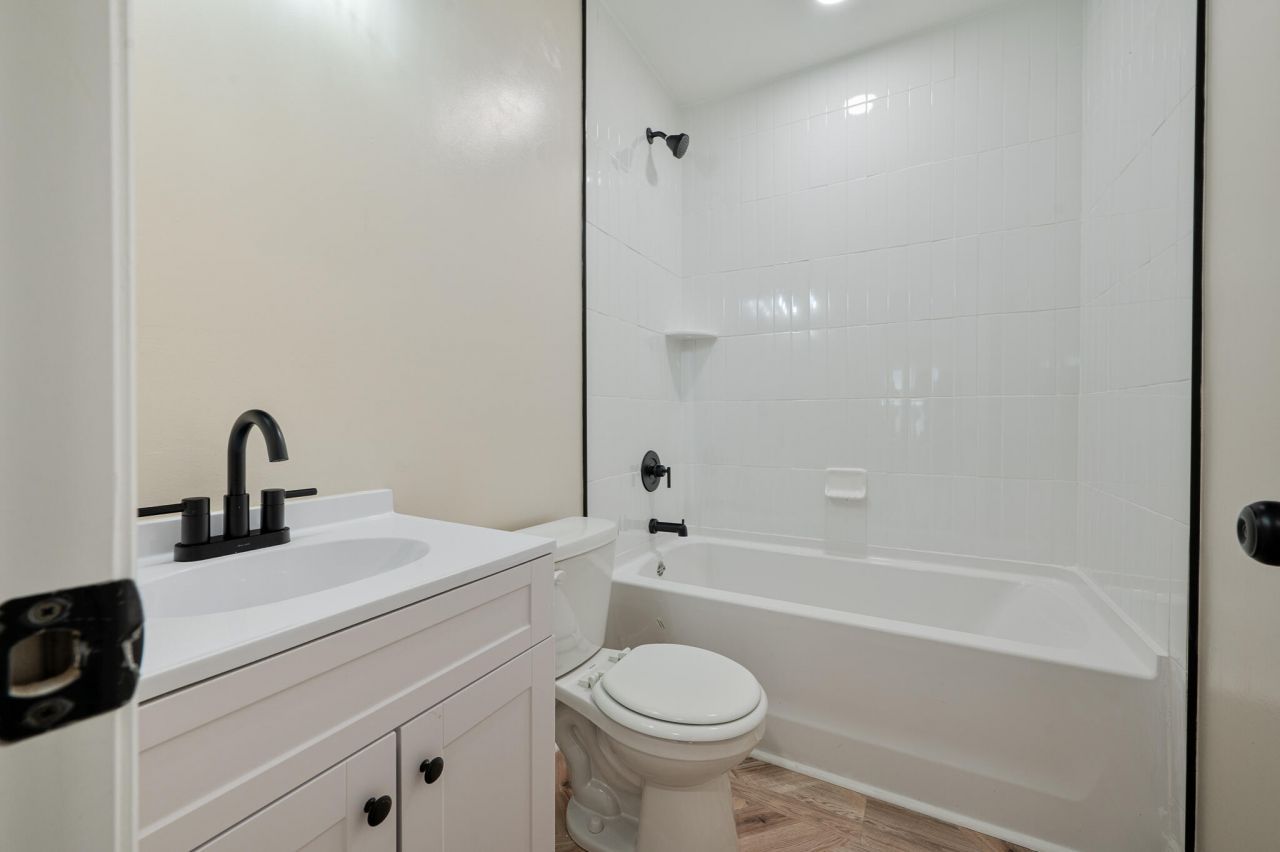 1405 Holt Street Photo 10