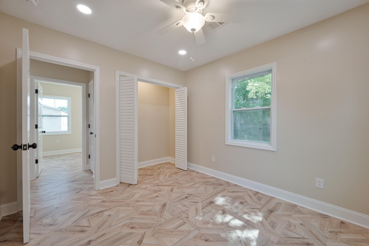 1405 Holt Street Photo 11