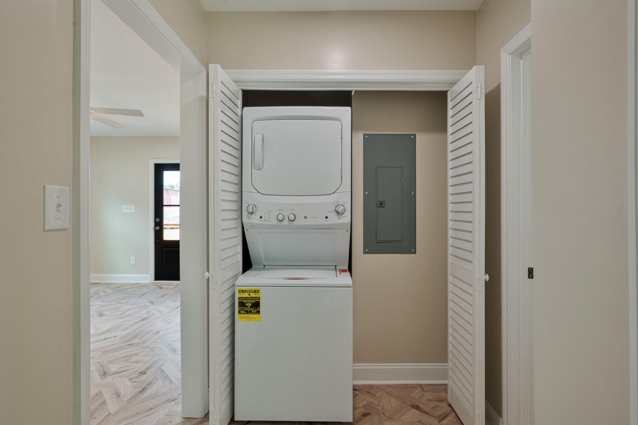 1405 Holt Street Photo 12
