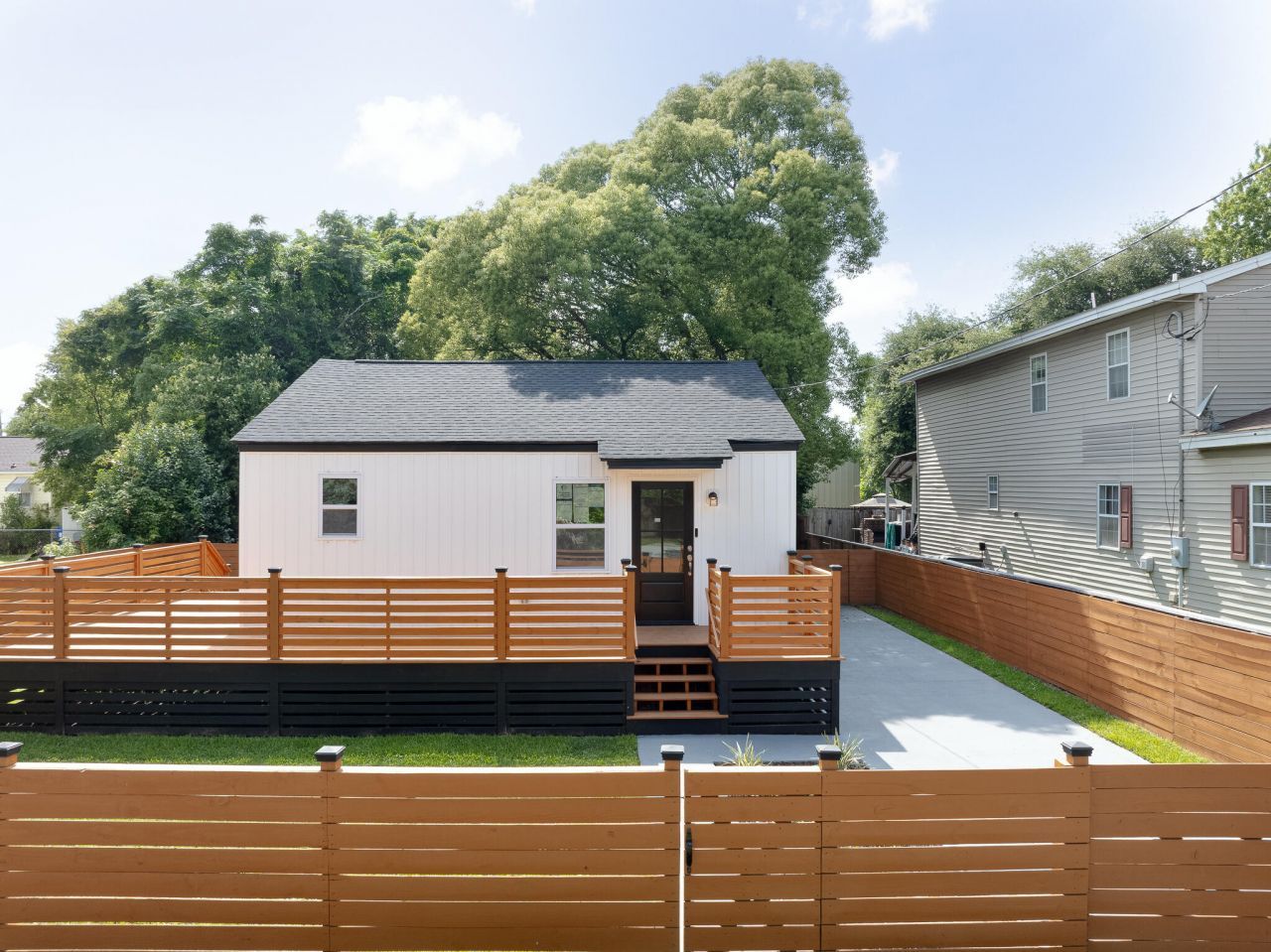 1405 Holt Street Photo 16