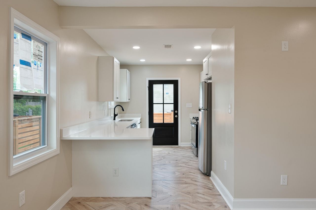 1405 Holt Street Photo 6