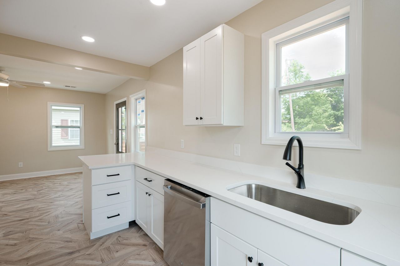 1405 Holt Street Photo 7