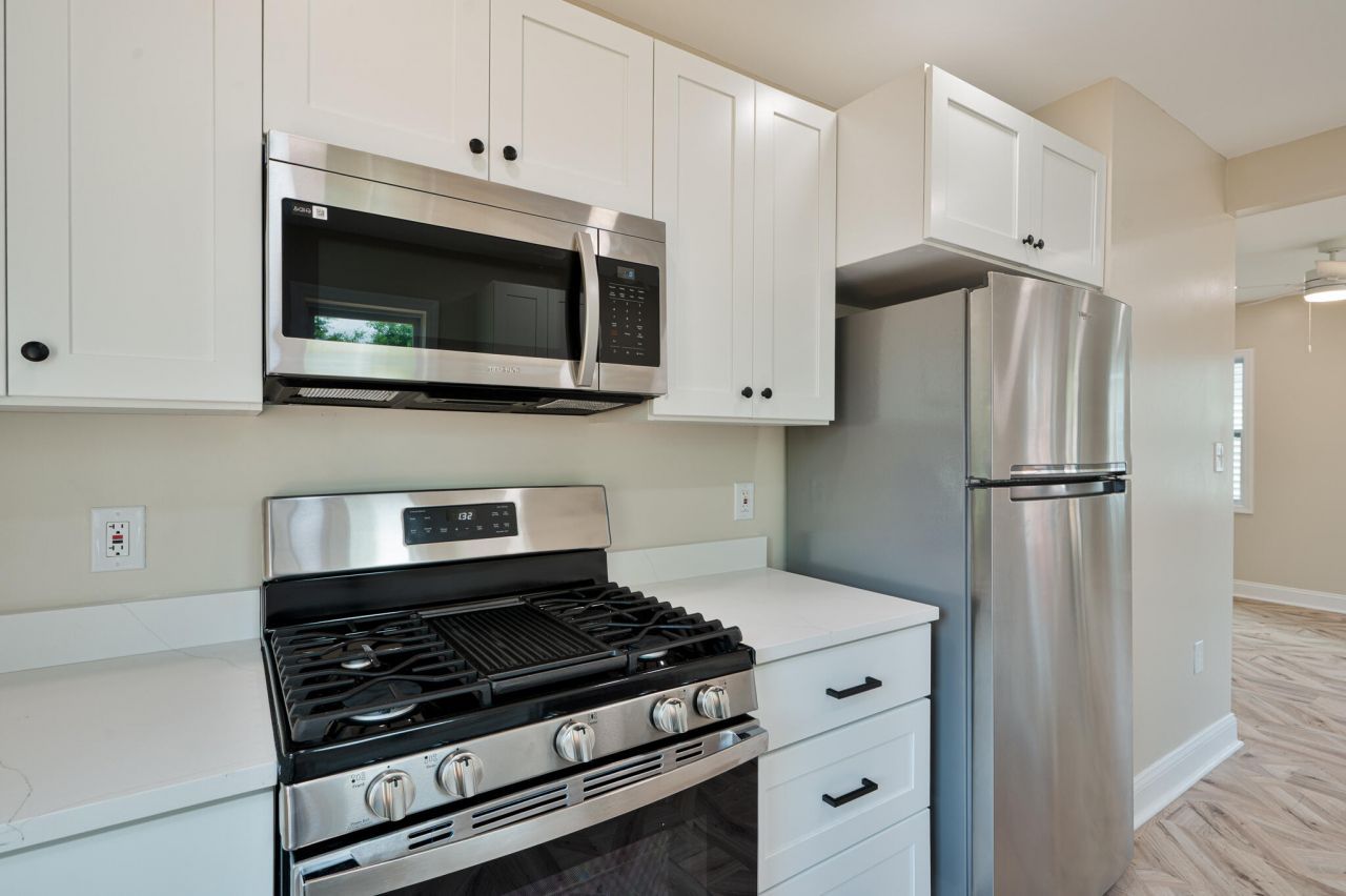 1405 Holt Street Photo 8