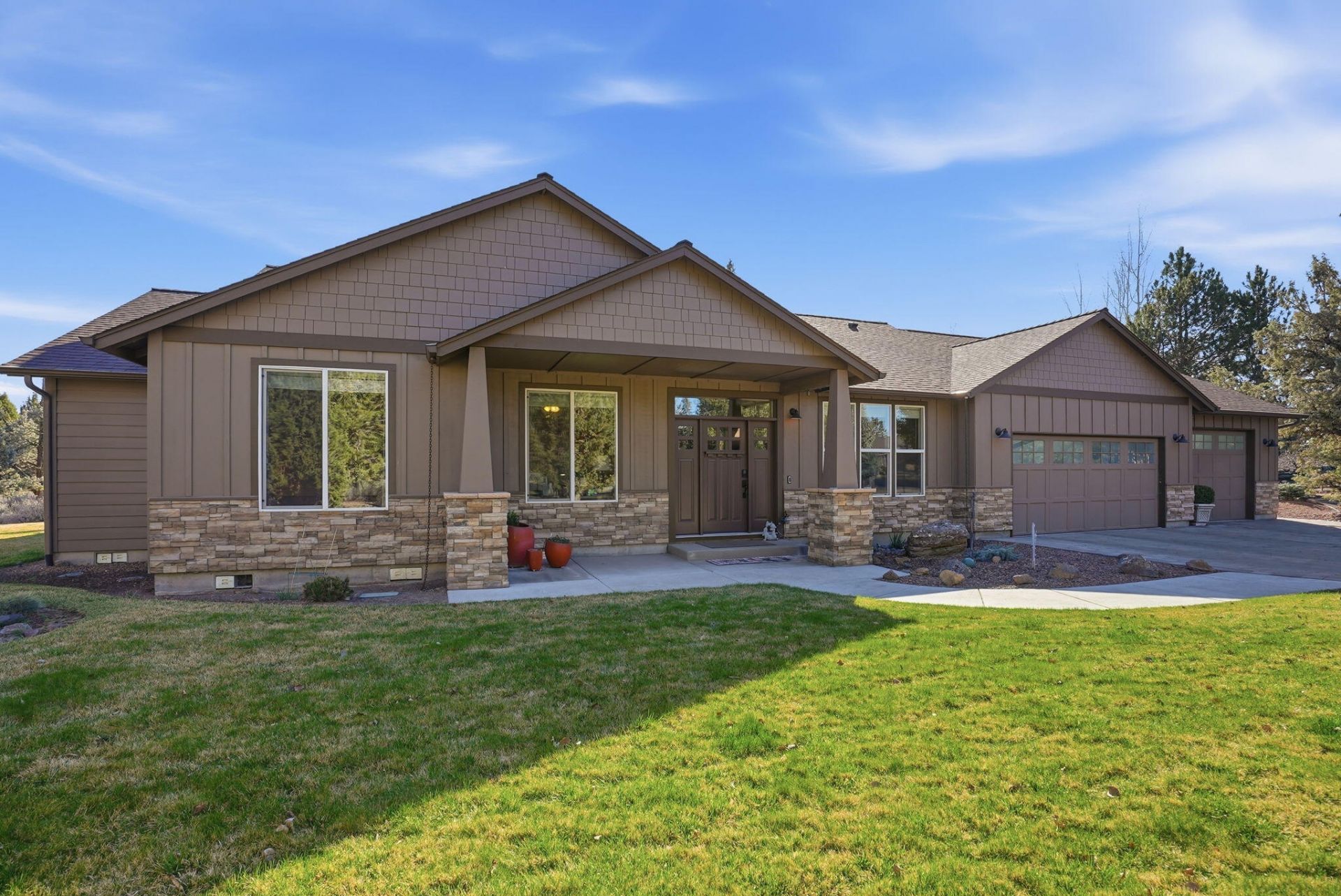 2440 Linnet Lane, Redmond, OR 97756 Main Photo