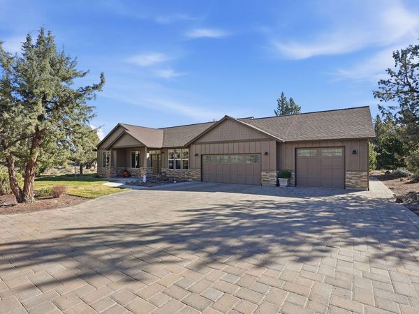 2440 Linnet Lane, Redmond, OR 97756