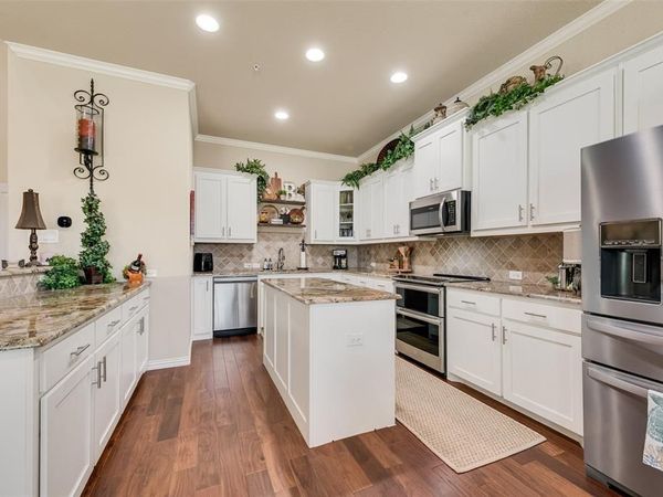 1217 Summerset Lane, Burleson, TX 76028