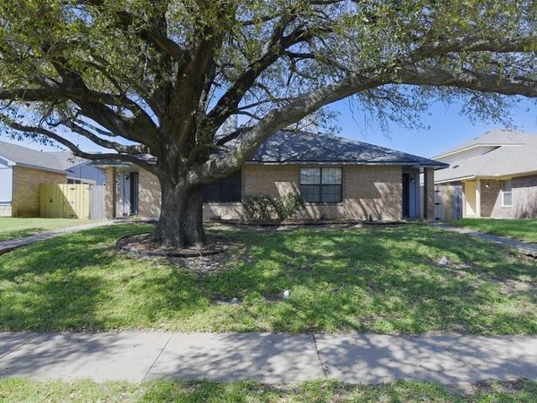 1433 N Bluegrove Road , Lancaster, TX 75134
