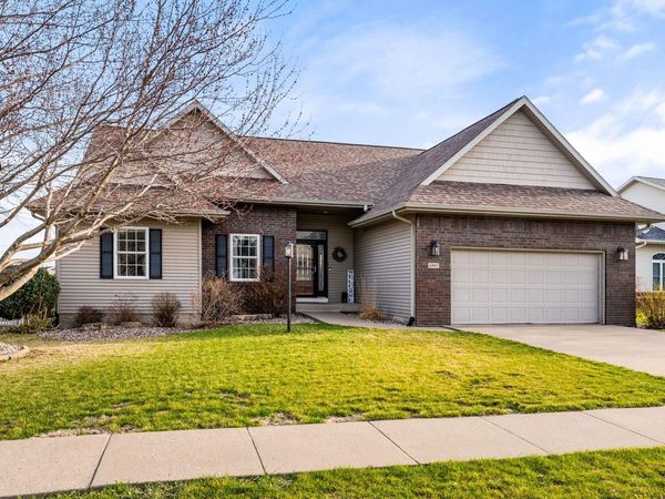 3307 MACKINAC, Muscatine, IA 52761