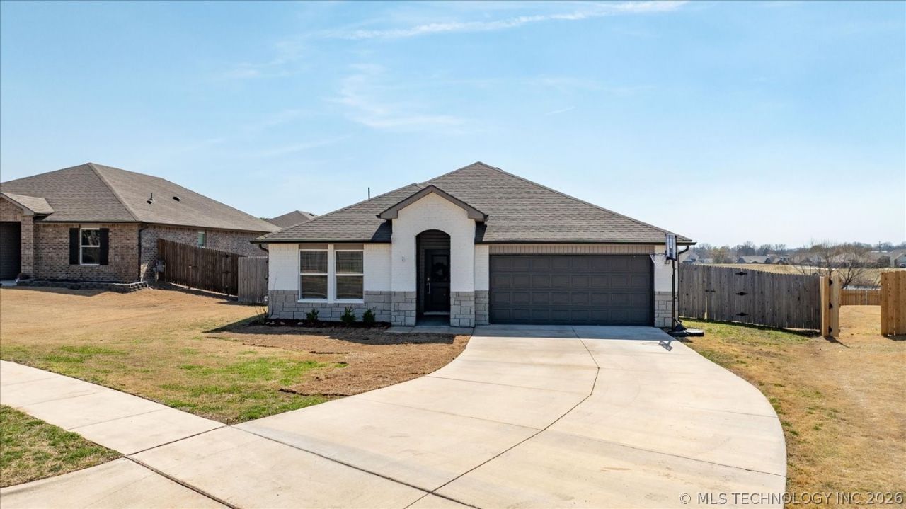 3205 Rushmore Street, Bartlesville, OK 74006 Main Photo