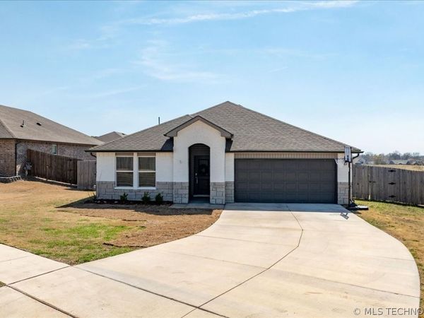 3205 Rushmore Street, Bartlesville, OK 74006