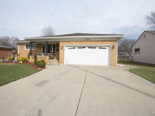 30208 Maplegrove Street, St. Clair Shores, MI 48082