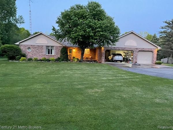 5464 N Seymour Road, Flushing Twp, MI 48433