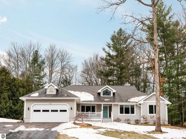 9111 Settlers Lane, Traverse City, MI 49685