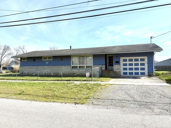 909 N Washington Street , Marion, IL 62959