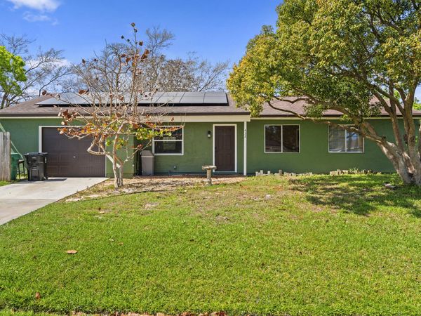 432 SE Whitmore Drive, Port St. Lucie, FL 34984