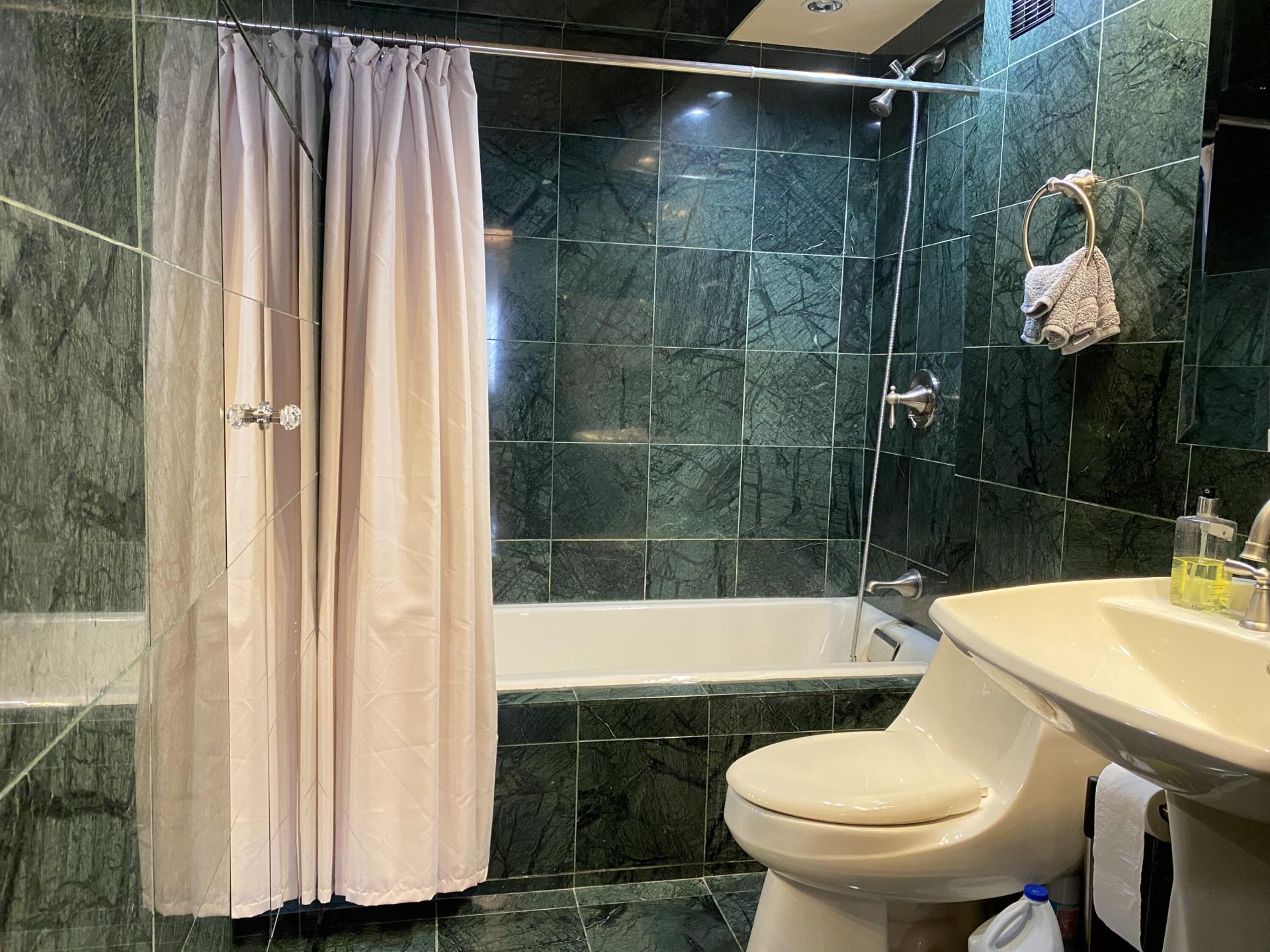 400 Kings Point Drive, Unit 1423, Sunny Isles Beach, FL 33160 Photo