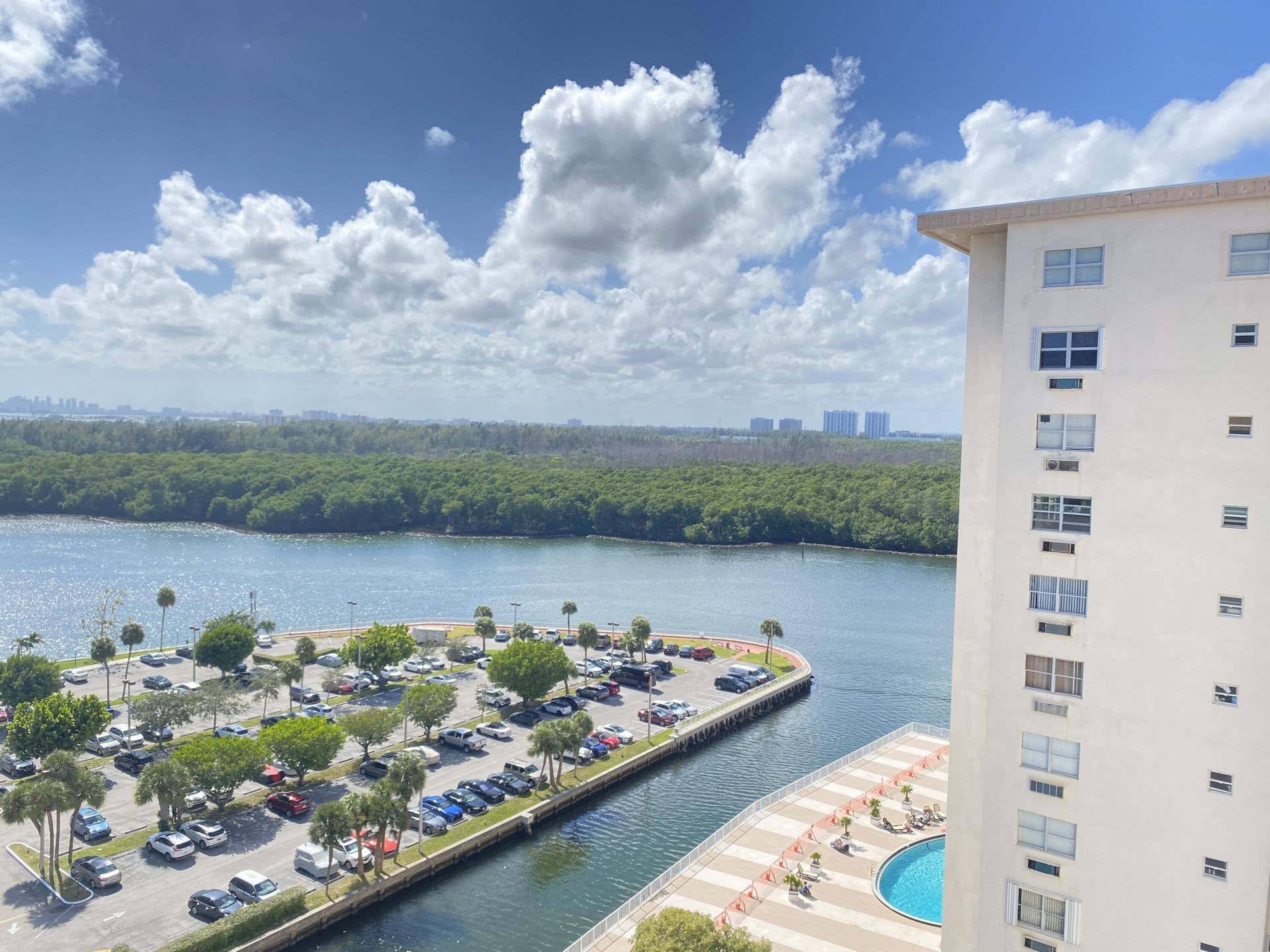 400 Kings Point Drive, Unit 1423, Sunny Isles Beach, FL 33160 Photo