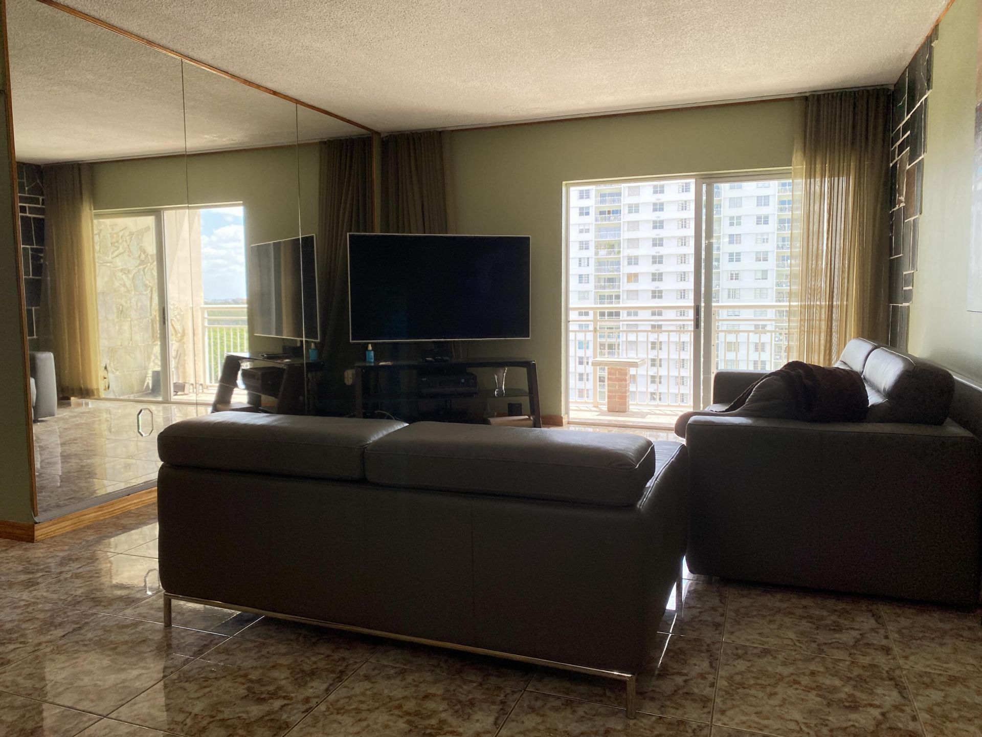 400 Kings Point Drive, Unit 1423, Sunny Isles Beach, FL 33160 Photo
