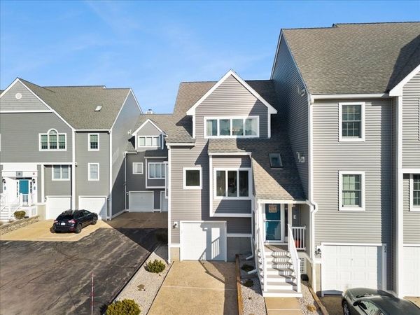 700 Shore Dr, Unit 9-901, Fall River, MA 02721