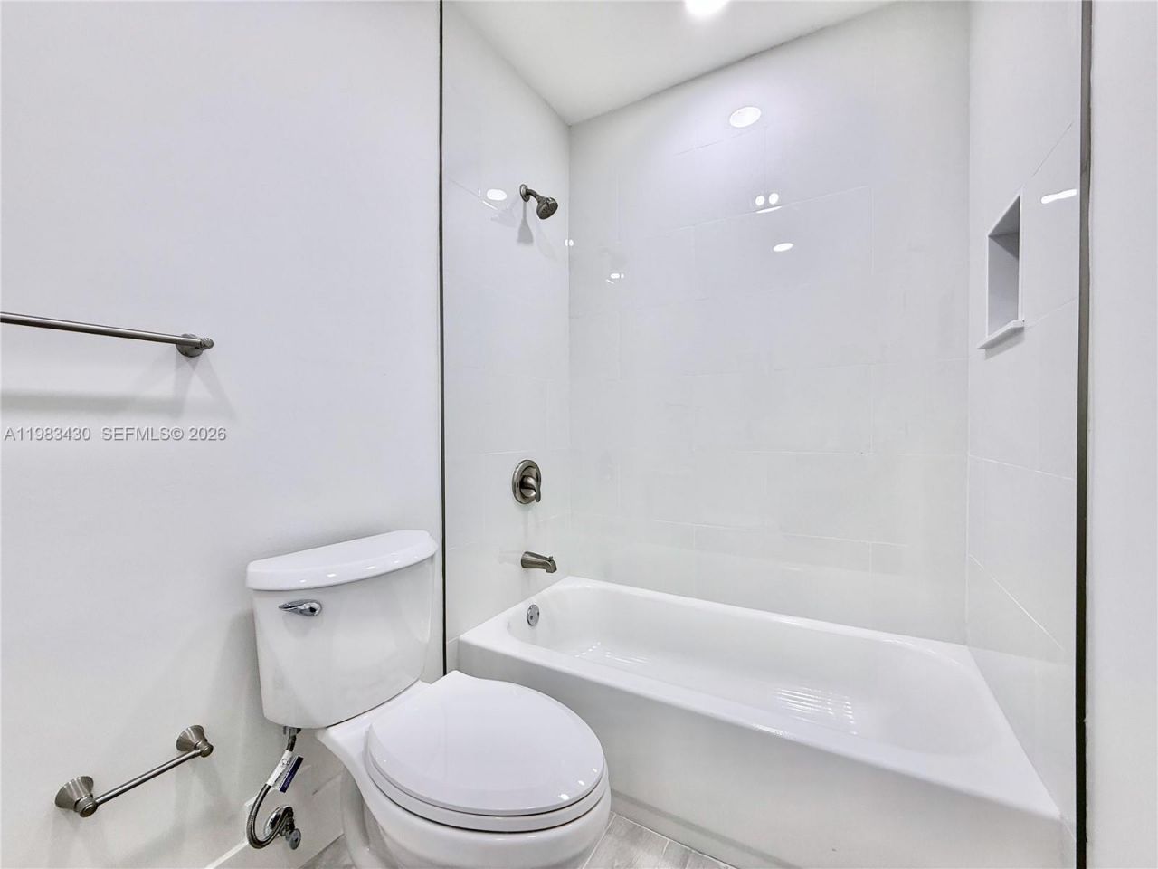 404 Sandtree Dr , Palm Beach Gardens, FL 33403 Photo