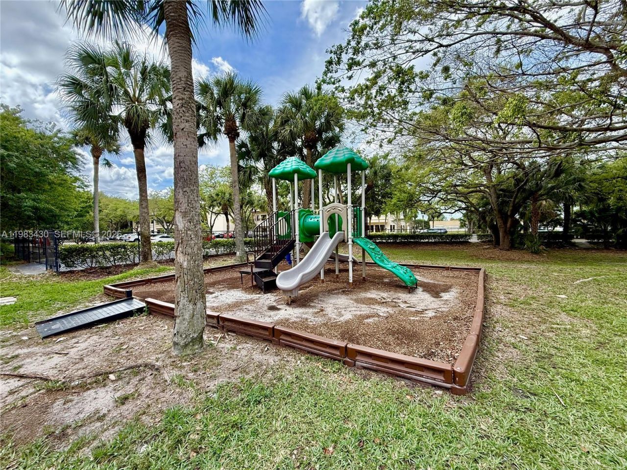 404 Sandtree Dr , Palm Beach Gardens, FL 33403 Photo