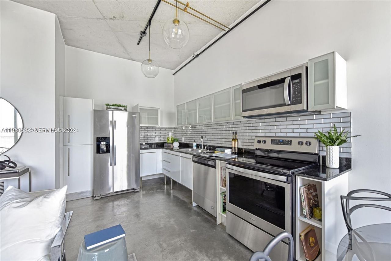 10 SW South River Dr , Unit 1505, Miami, FL 33130 Photo