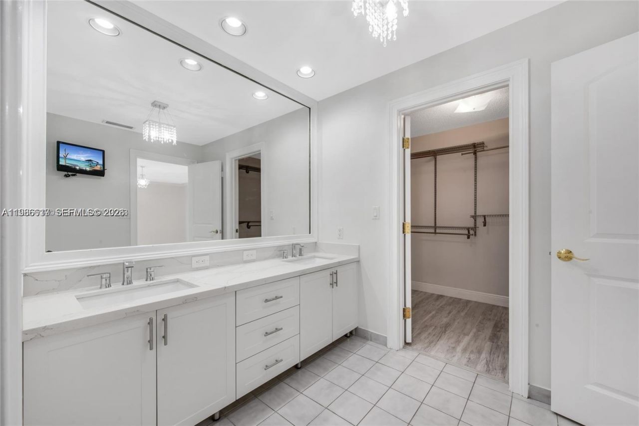 9005 SW 56th St, Miami, FL 33165 Photo