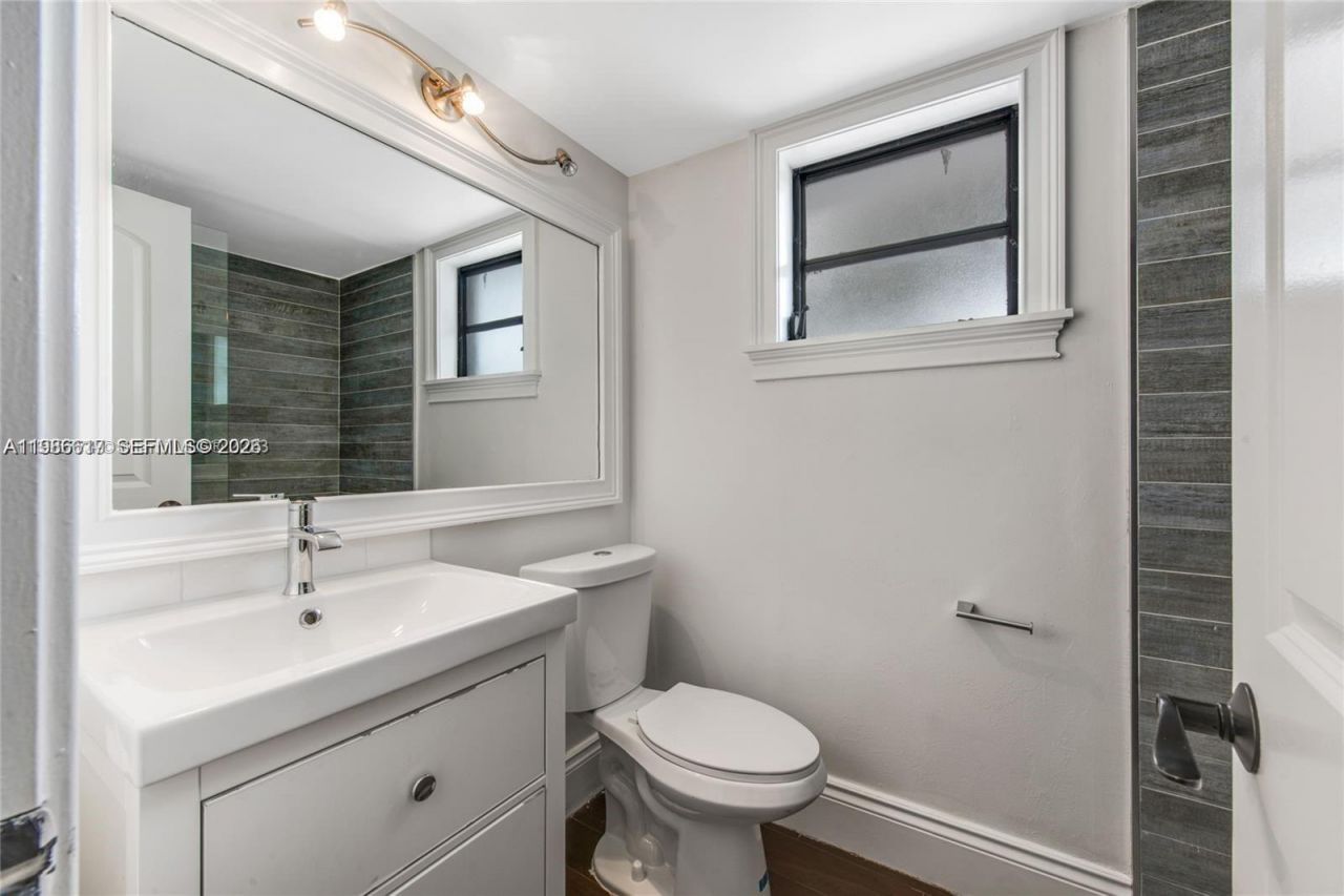 9005 SW 56th St, Miami, FL 33165 Photo