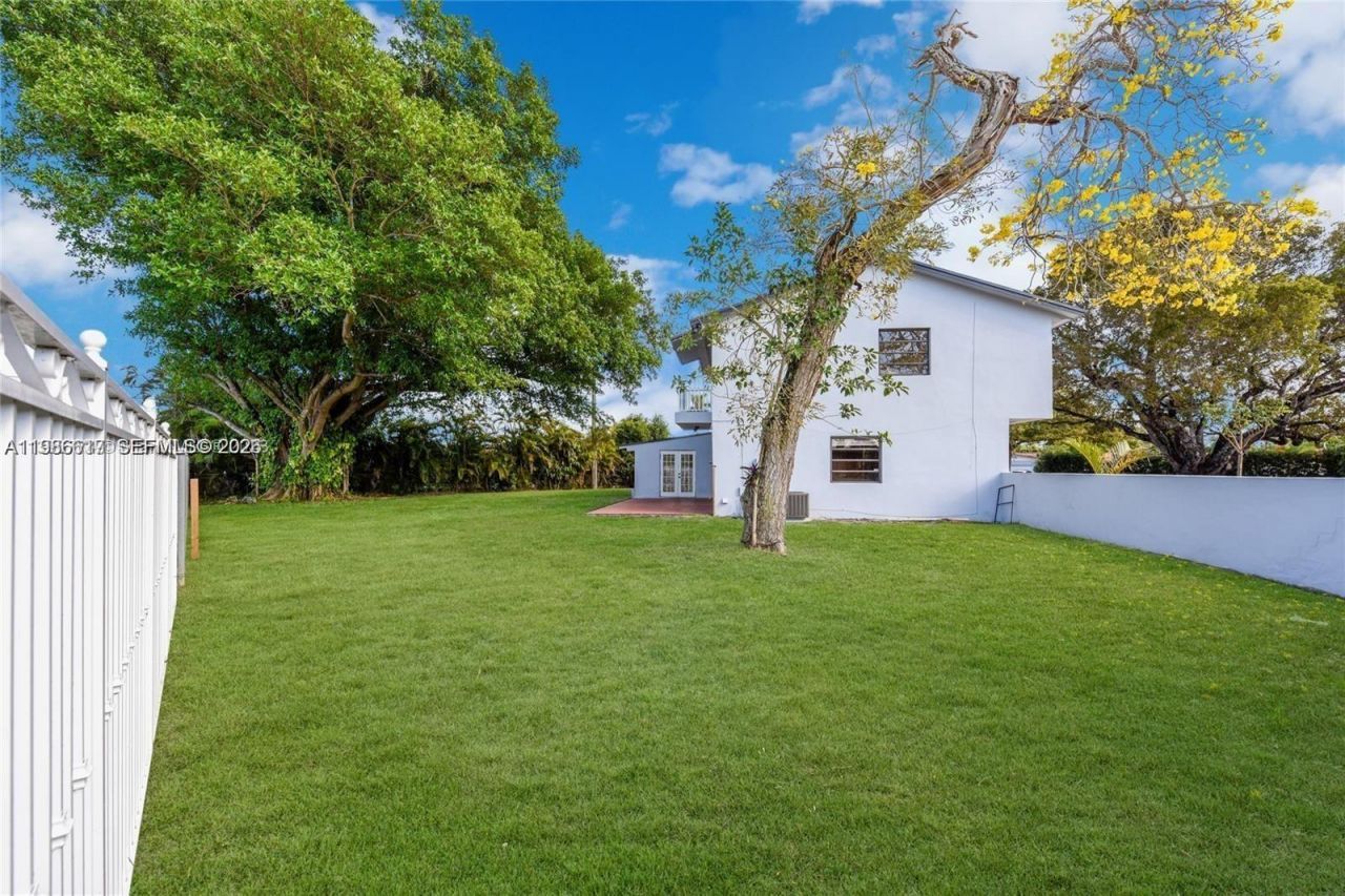 9005 SW 56th St, Miami, FL 33165 Photo